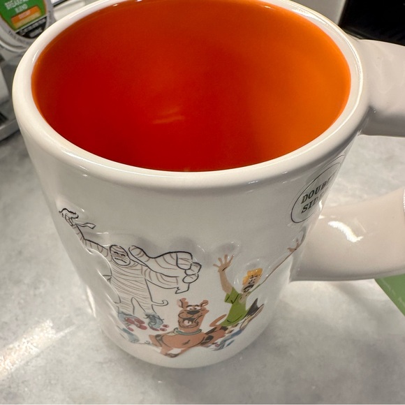 Scooby Doo “Run Scoob!” Rae Dunn Mug - NWT - Picture 9 of 11
